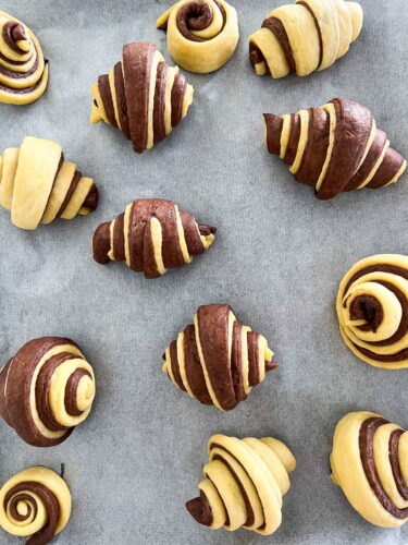 Италиански корнети биколоре или на български двуцветни кифлички