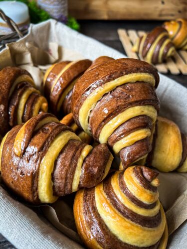 Италиански корнети биколоре или на български двуцветни кифлички