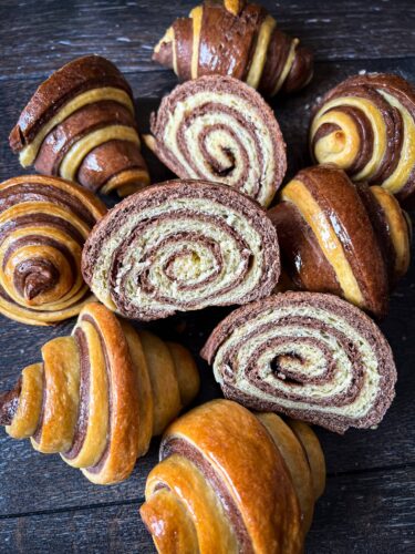 Италиански корнети биколоре или на български двуцветни кифлички