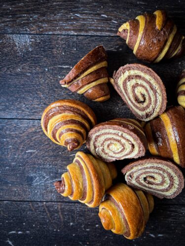 Италиански корнети биколоре или на български двуцветни кифлички