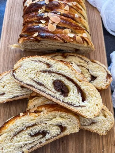 Козуначено руло с тесто, втасвало в хладилник