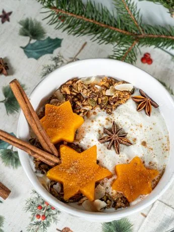 Хрупкава ядкова гранола с тиква и канела