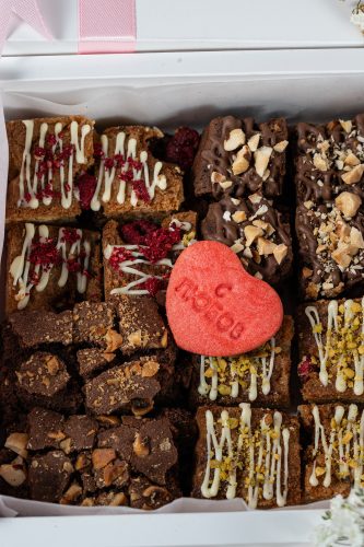 брауни кутия подарък за Свети Валентин и Осми март