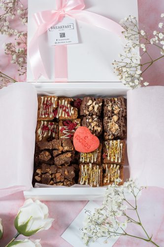 брауни кутия подарък за Свети Валентин и Осми март